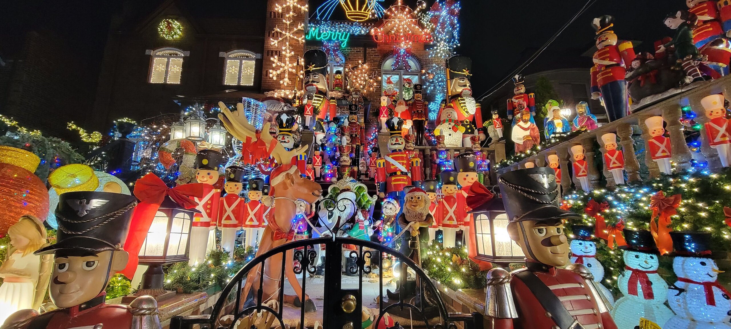 Mynytours Tour Holiday Decorations Nutcrackers Lights