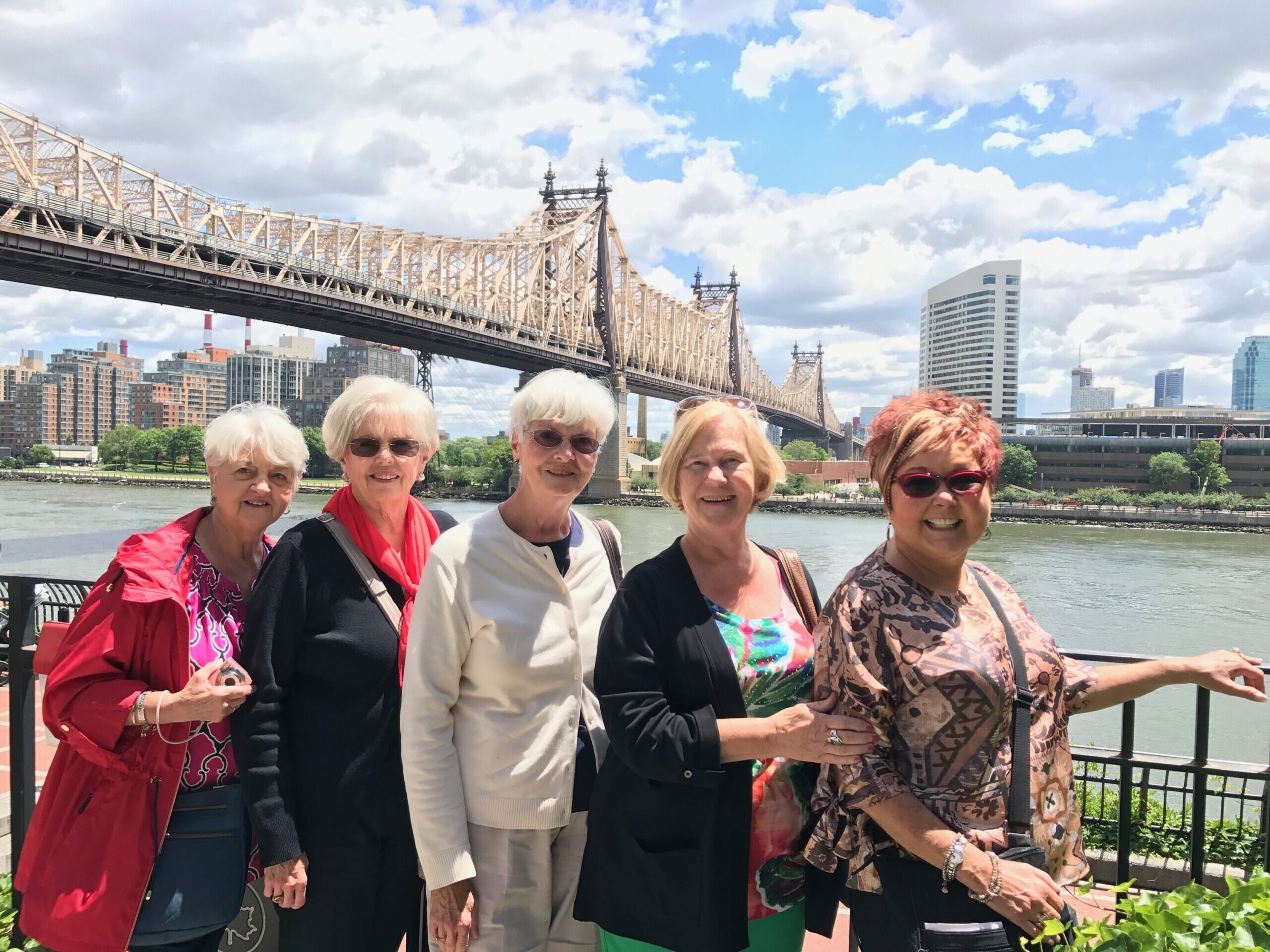 Nakedcitytours Tour Friends River Bridge Skyline