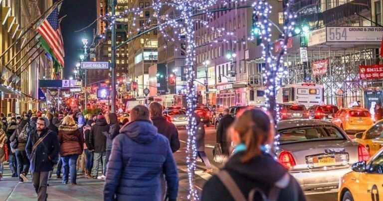 Newyorkcityadventure Tour Busy Street Night Lights