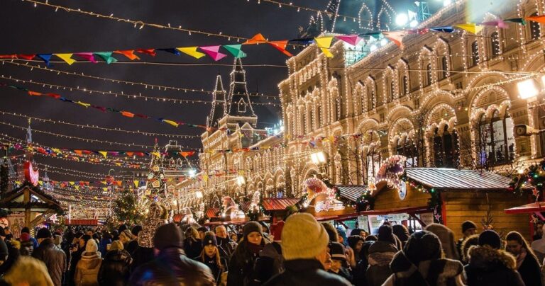 Newyorkcityadventure Tour Festive Lights Market Crowd