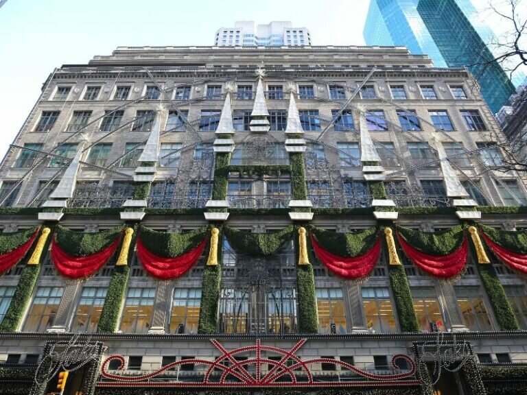 Newyorkhistoricaltours Tour Decorated Building Holiday Red Garlands