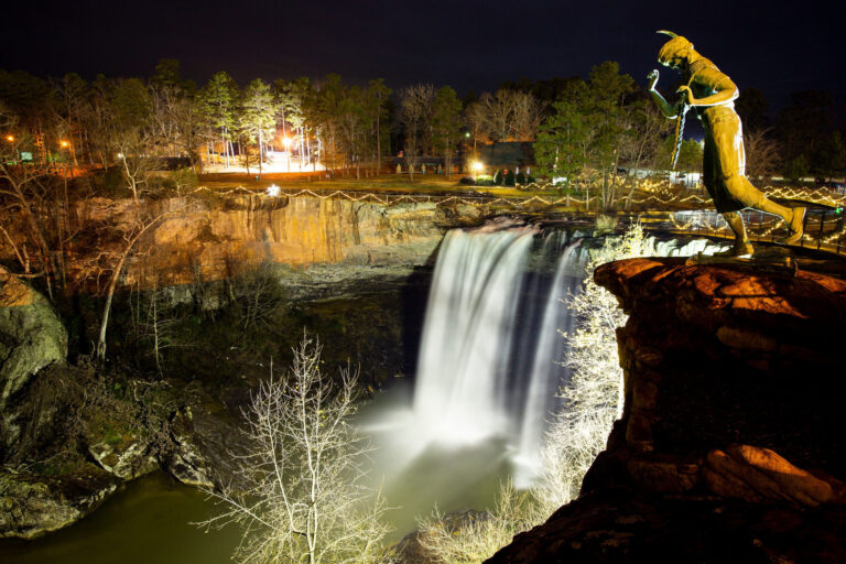 noccalulafallspark_tour-waterfall-statue-night-park Noccalulafallspark Tour Waterfall Statue Night Park