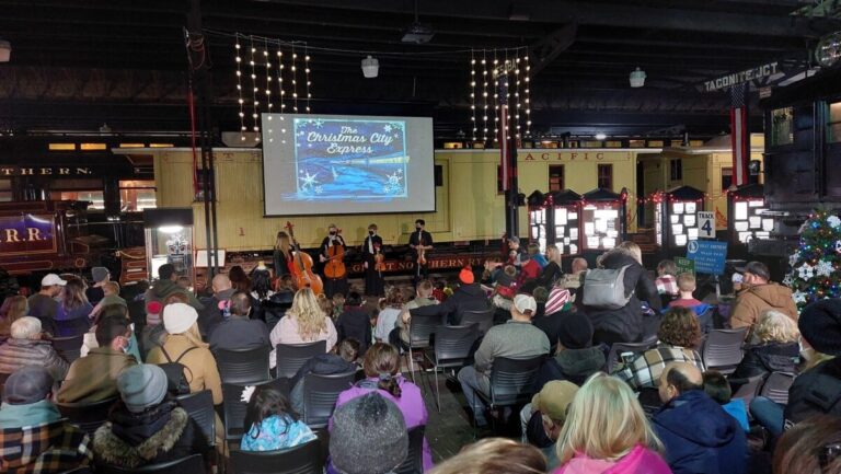 Northshorescenicrailroad Tour Christmas City Express Performance Audience