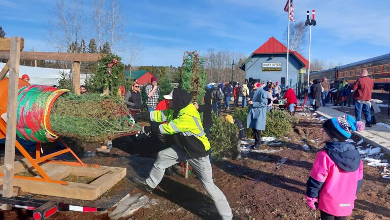northshorescenicrailroad_tour-tree-transport-festival-train-station Northshorescenicrailroad Tour Tree Transport Festival Train Station