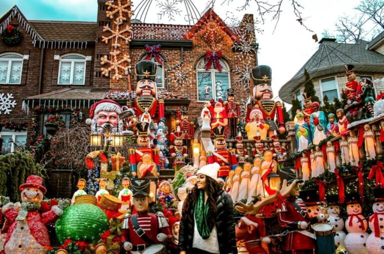 Nyseetours Tour Holiday Decorations Santa Nutcrackers 