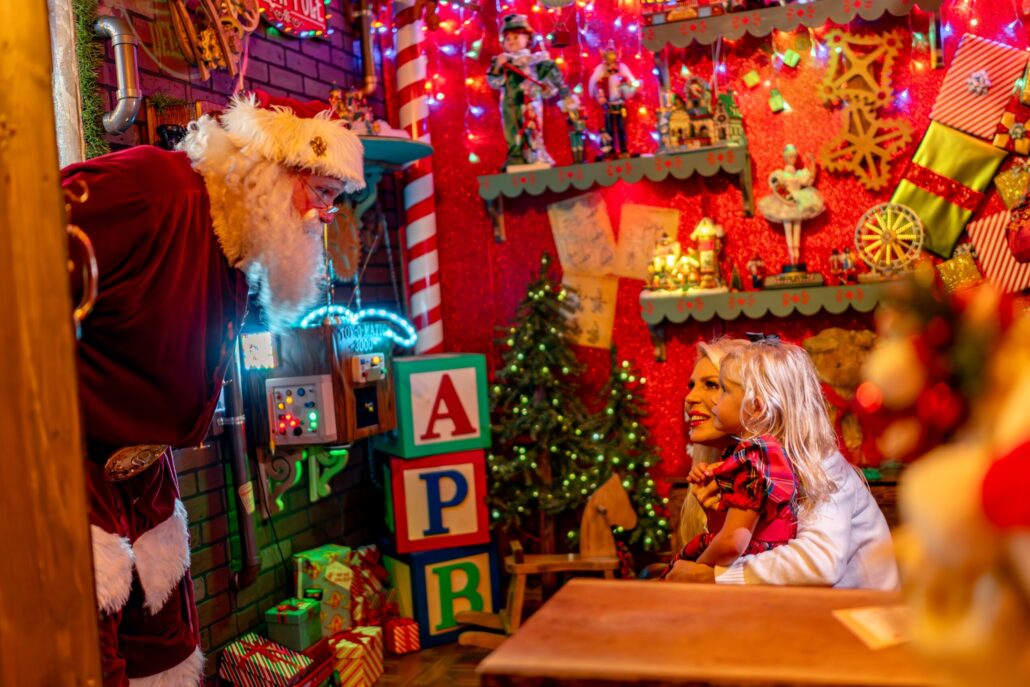 onceuponanisland-christmas_tour-santa-claus-christmas-decorations-family Onceuponanisland Christmas Tour Santa Claus Christmas Decorations Family