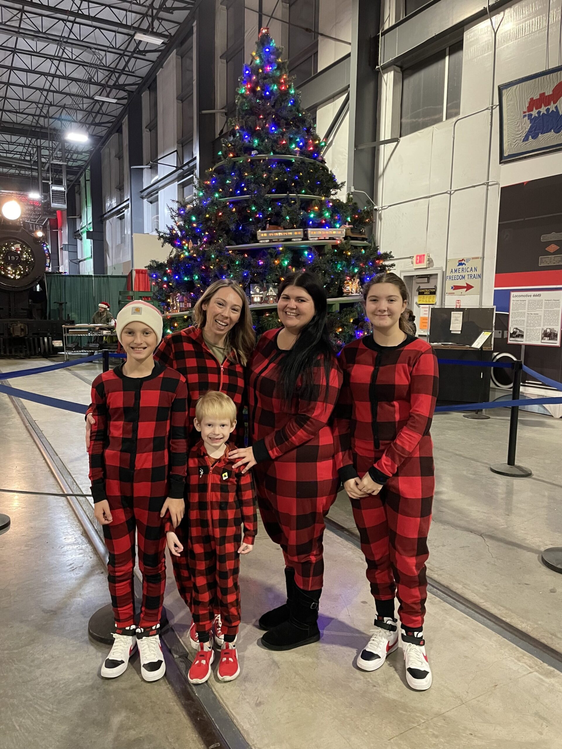 Orhf Tour Family Christmas Tree Train Station