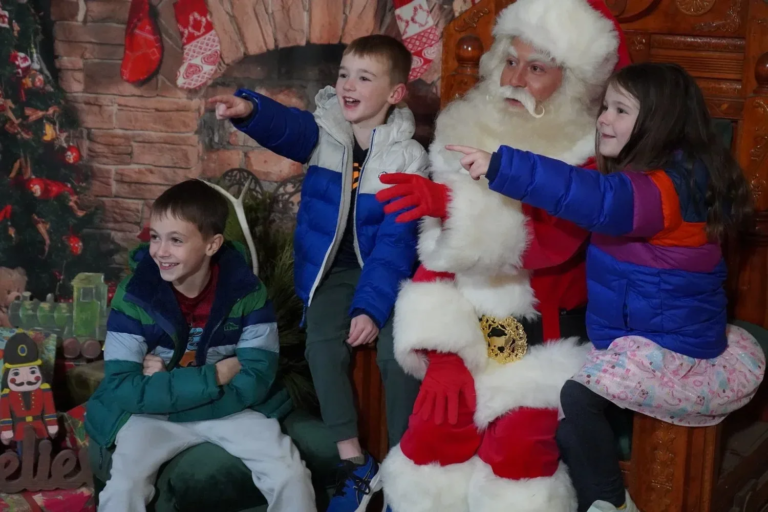 parisdeerpark_tour-children-santa-clause-holiday-photo Parisdeerpark Tour Children Santa Clause Holiday Photo