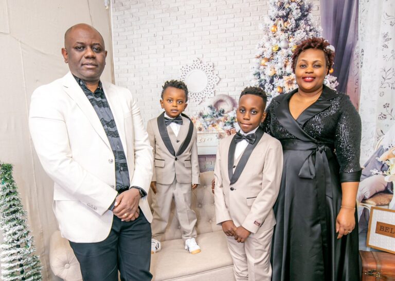 pictureprojectclt_tour-family-portrait-formal-attire-christmas-decor Pictureprojectclt Tour Family Portrait Formal Attire Christmas Decor