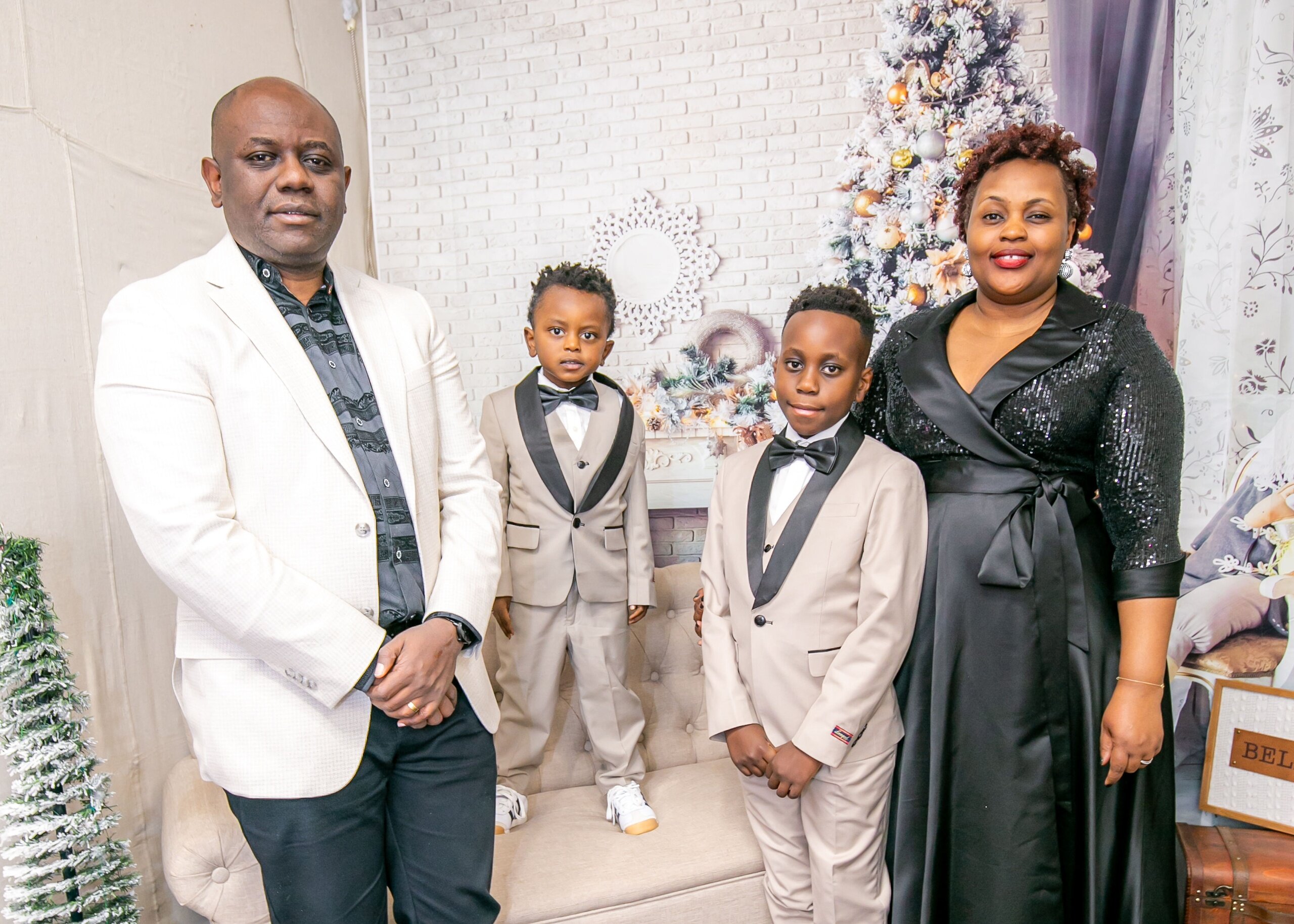 pictureprojectclt_tour-family-portrait-formal-attire-christmas-decor Pictureprojectclt Tour Family Portrait Formal Attire Christmas Decor