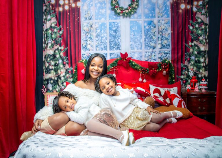 pictureprojectclt_tour-holiday-photo-family-kids-red-background Pictureprojectclt Tour Holiday Photo Family Kids Red Background