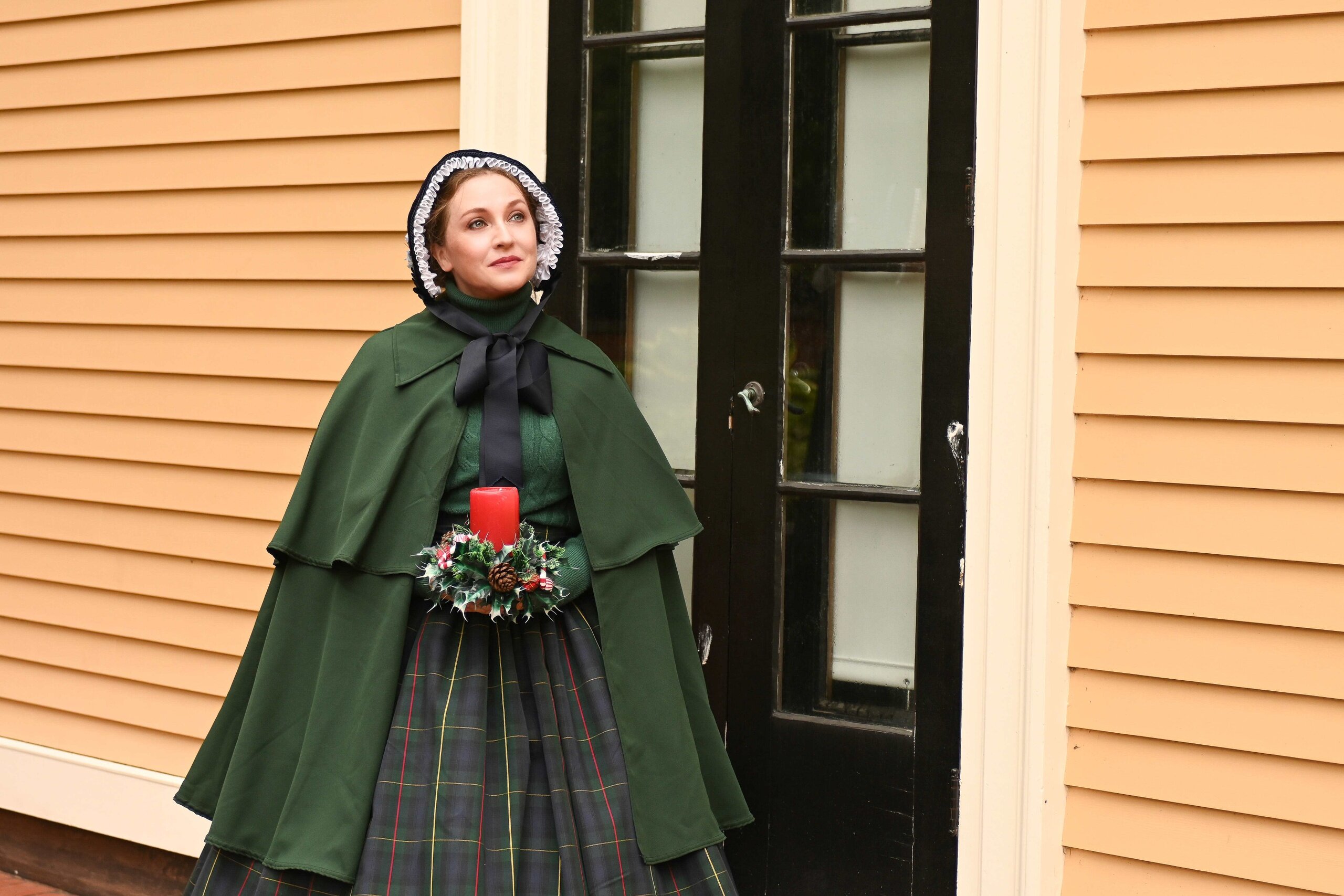 Providenceghosttour Tour Woman Victorian Dress Green Cape Door