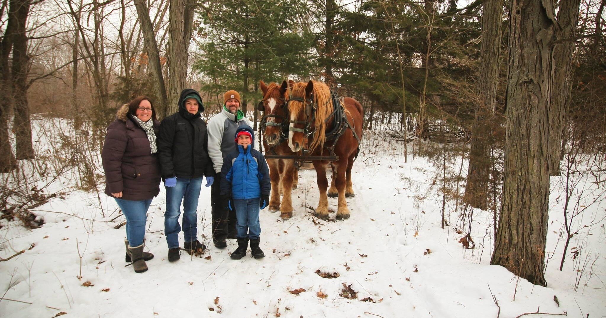 Redridgeranch Tour Family Sleigh Ride Horses Snow