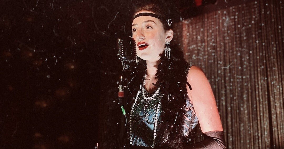 Rigatonysdinnershow Tour Singer Vintage Dress Microphone