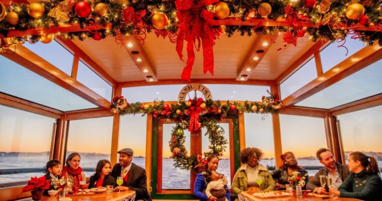 sail-nyc_tour-boat-tour-holiday-decorations-family Sail Nyc Tour Boat Tour Holiday Decorations Family