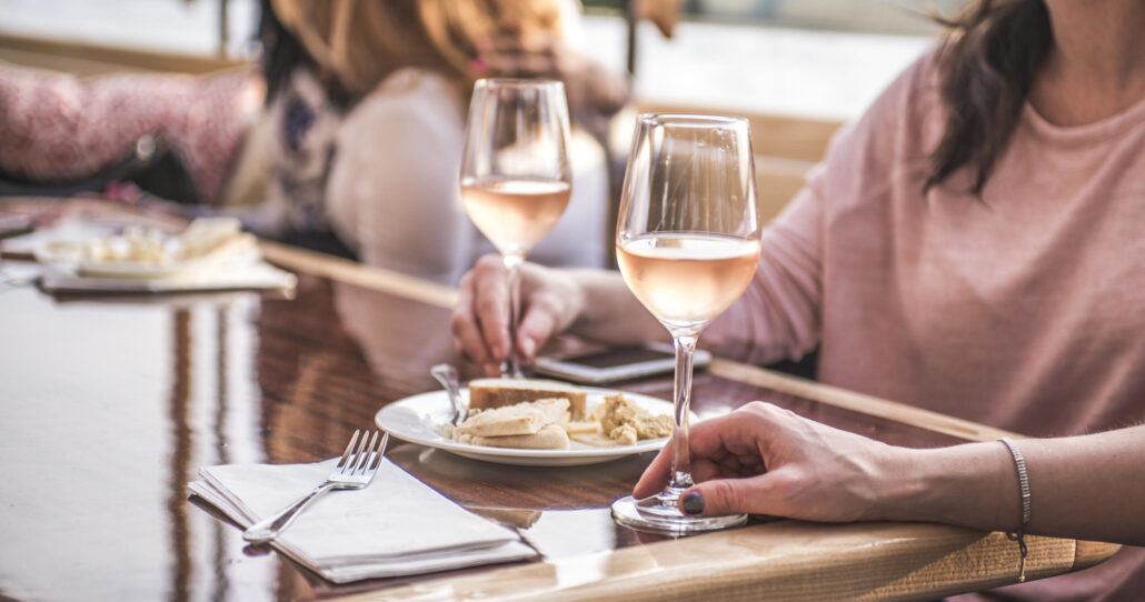 Sail Nyc Tour Boat Tour Wine Snacks Table