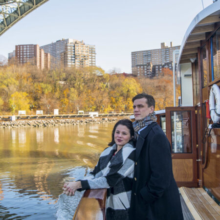 Sail Nyc Tour Couple Boat Bridge Autumn