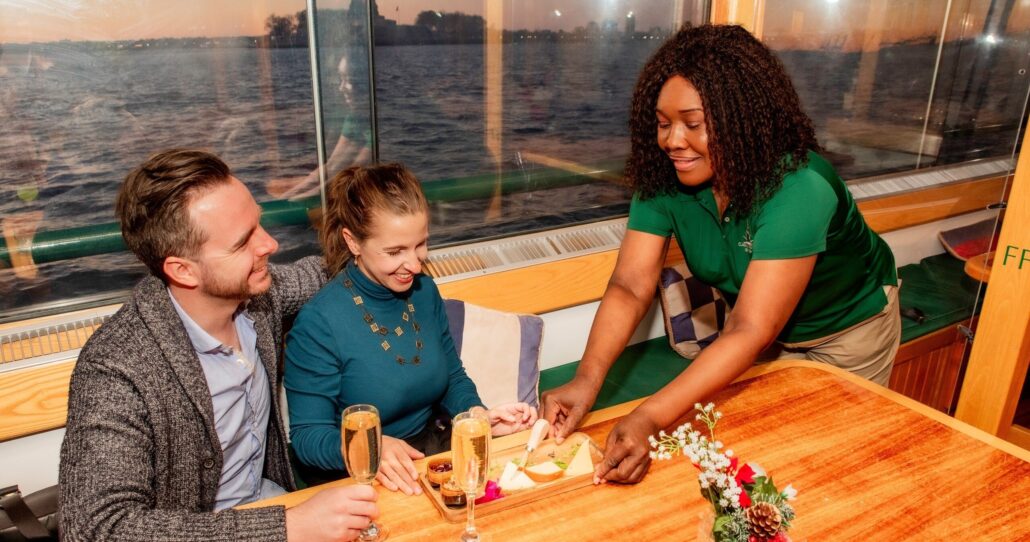 sail-nyc_tour-couple-boat-tour-dining Sail Nyc Tour Couple Boat Tour Dining