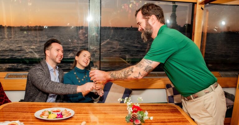 sail-nyc_tour-couple-boat-tour-dinner-sunset Sail Nyc Tour Couple Boat Tour Dinner Sunset