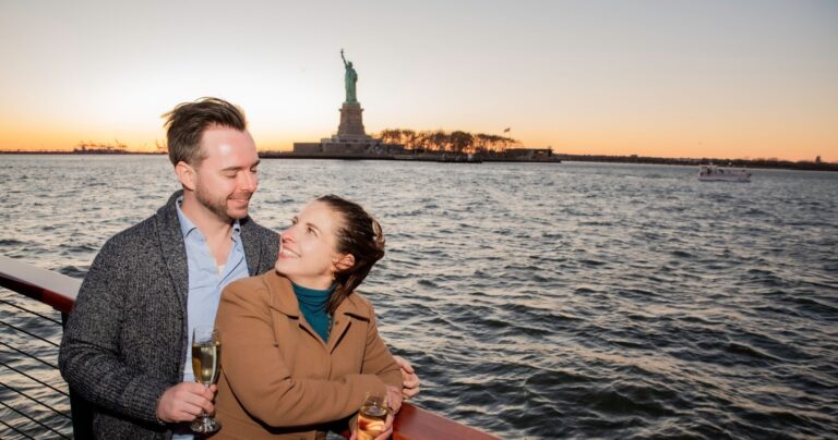 Sail Nyc Tour Couple Boat Tour Statue Liberty Sunset