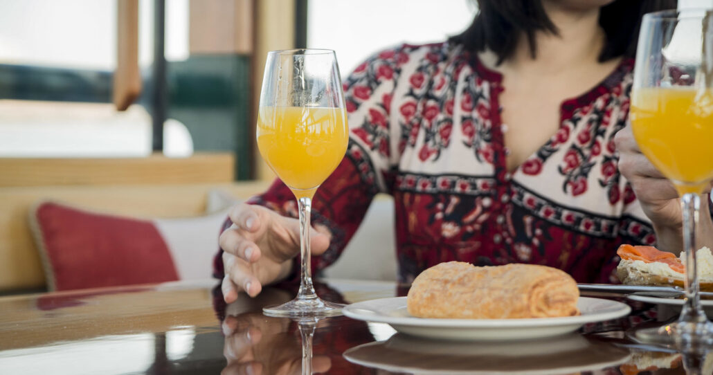 Sail Nyc Tour Dinner Cruise Orange Drink Pastry