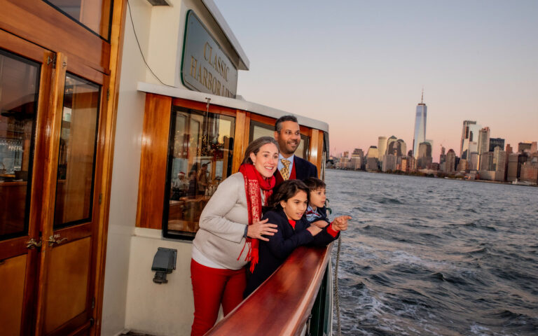 sail-nyc_tour-family-boat-tour-city-skyline Sail Nyc Tour Family Boat Tour City Skyline