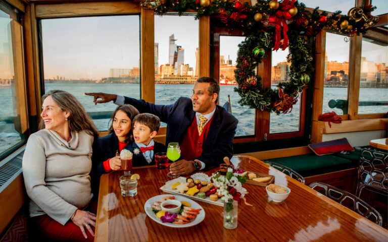Sail Nyc Tour Family Boat Tour Holiday Decorations