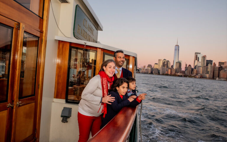 Sail Nyc Tour Family Boat Tour Sunset Cityscape