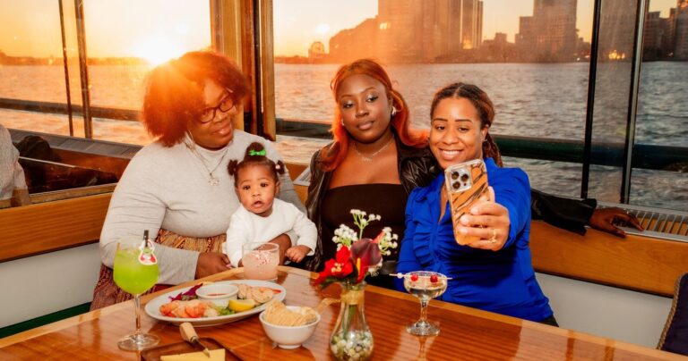 Sail Nyc Tour Family Boat Tour Sunset Dinner
