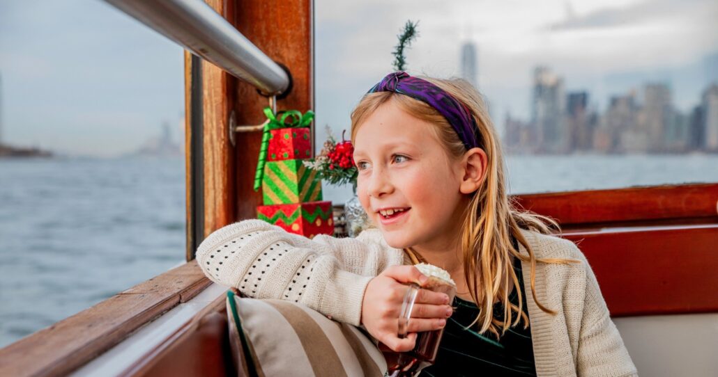 sail-nyc_tour-girl-hot-chocolate-boat-tour Sail Nyc Tour Girl Hot Chocolate Boat Tour