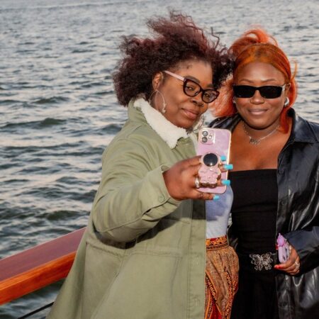 Sail Nyc Tour Women Selfie Boat Tour Water