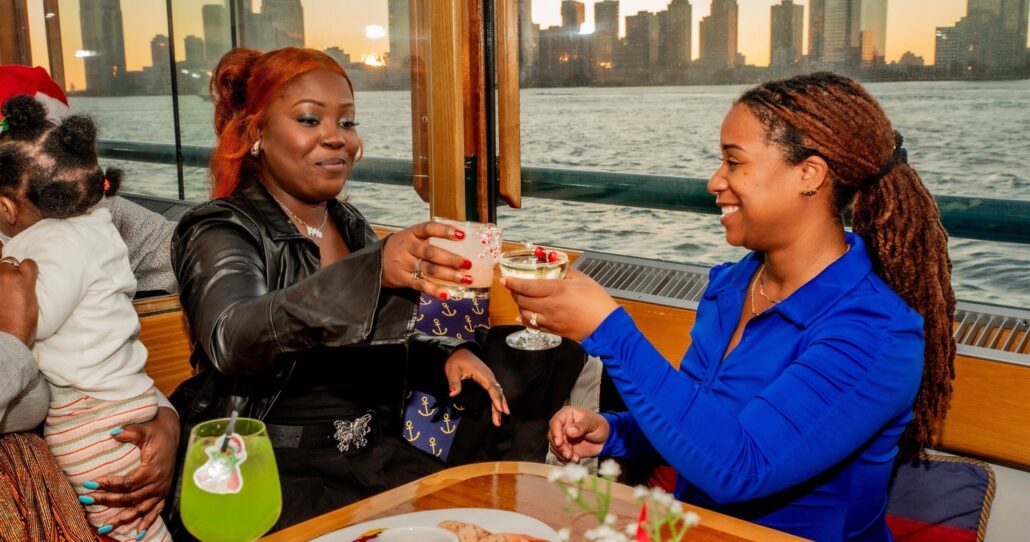 sail-nyc_tour-women-toast-drinks-boat-tour Sail Nyc Tour Women Toast Drinks Boat Tour