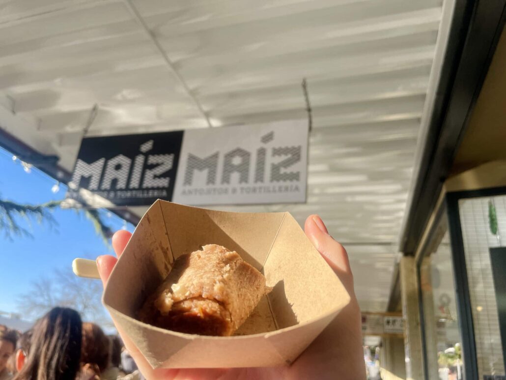 savor-seattle-tours_tour-hand-food-carton-maiz Savor Seattle Tours Tour Hand Food Carton Maiz