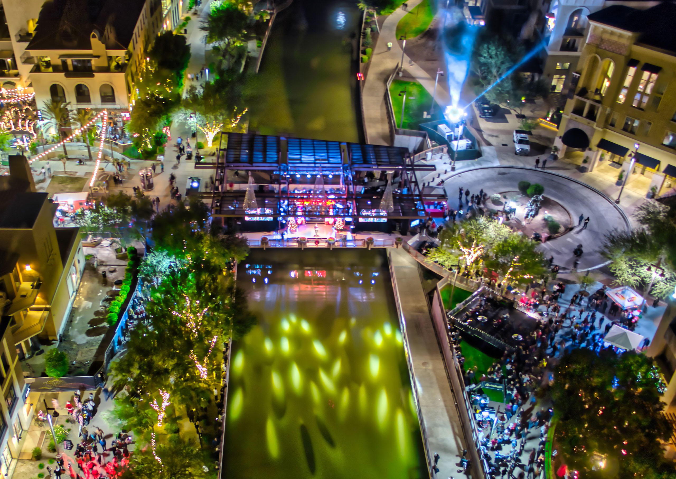 scottsdalesegwaytours_tour-canal-lights-concert-crowd Scottsdalesegwaytours Tour Canal Lights Concert Crowd