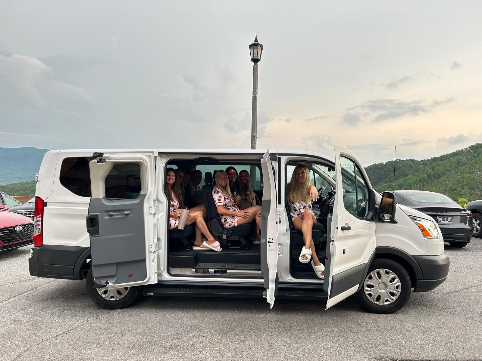 Smokybearshuttle Tour Van Passengers Mountains Parking Lot