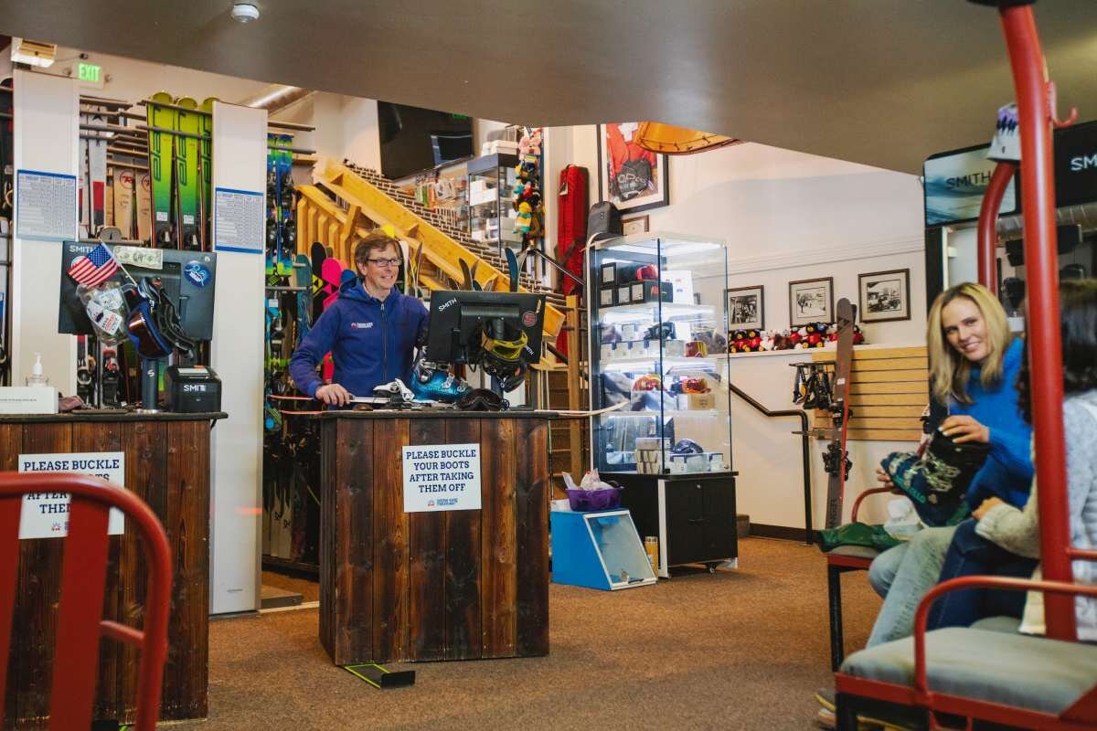 Snakeriverranch Tour Ski Rental Shop Counter