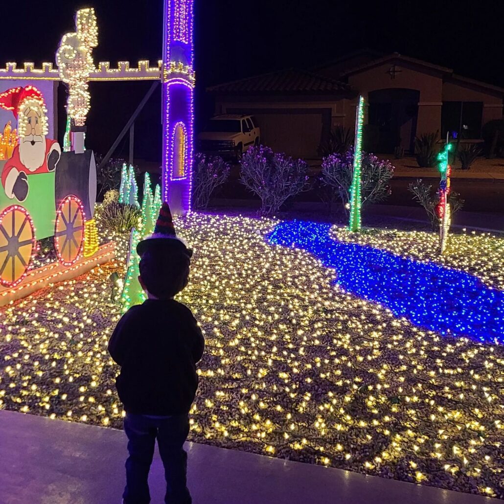 spiritofarizonatours_tour-child-christmas-lights-display Spiritofarizonatours Tour Child Christmas Lights Display