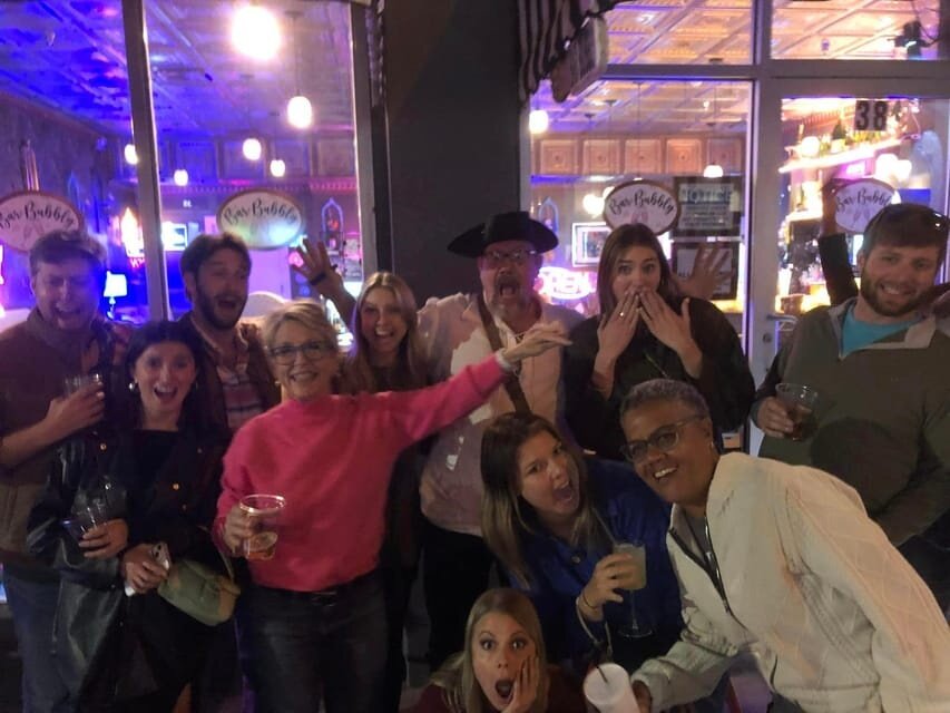 spookysavannahghosttours_tour-group-friends-night-out Spookysavannahghosttours Tour Group Friends Night Out