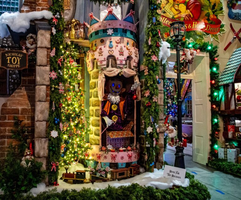 Stonegablesestate Tour Holiday Decorations Toy Shoppe