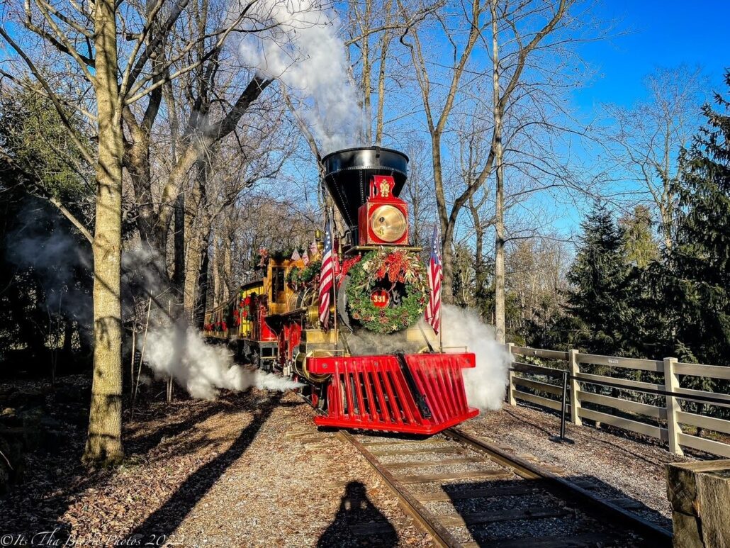 stonegablesestate_tour-steam-locomotive-holiday-decorations-forest Stonegablesestate Tour Steam Locomotive Holiday Decorations Forest