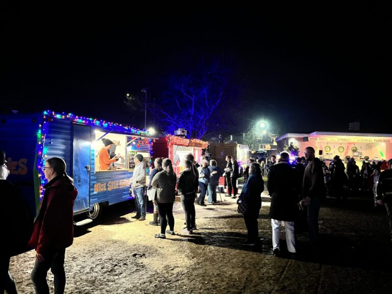 Terrehilldays Tour Food Trucks Night Market Crowd
