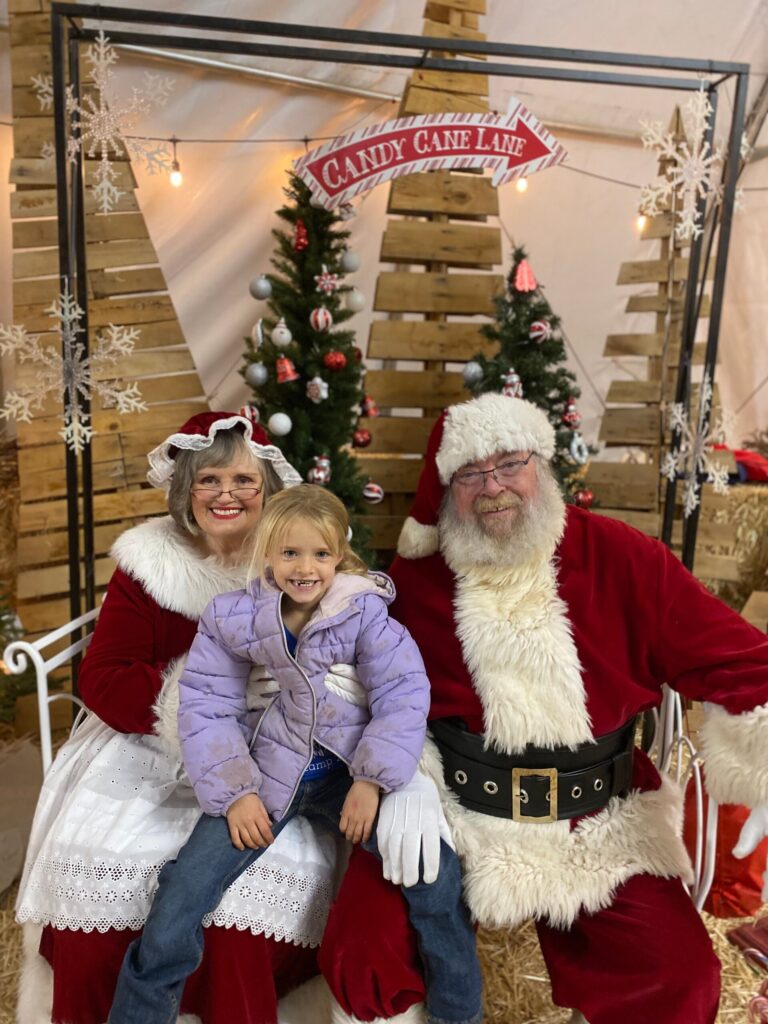 thefarm_tour-santa-claus-holiday-photo-girls Thefarm Tour Santa Claus Holiday Photo Girls