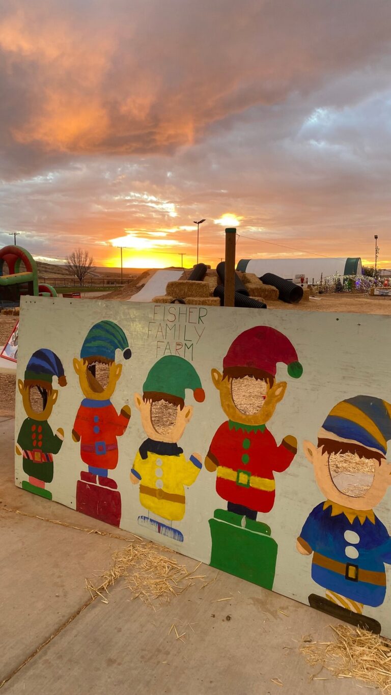 thefarm_tour-sunset-farm-mural-elf-figures Thefarm Tour Sunset Farm Mural Elf Figures