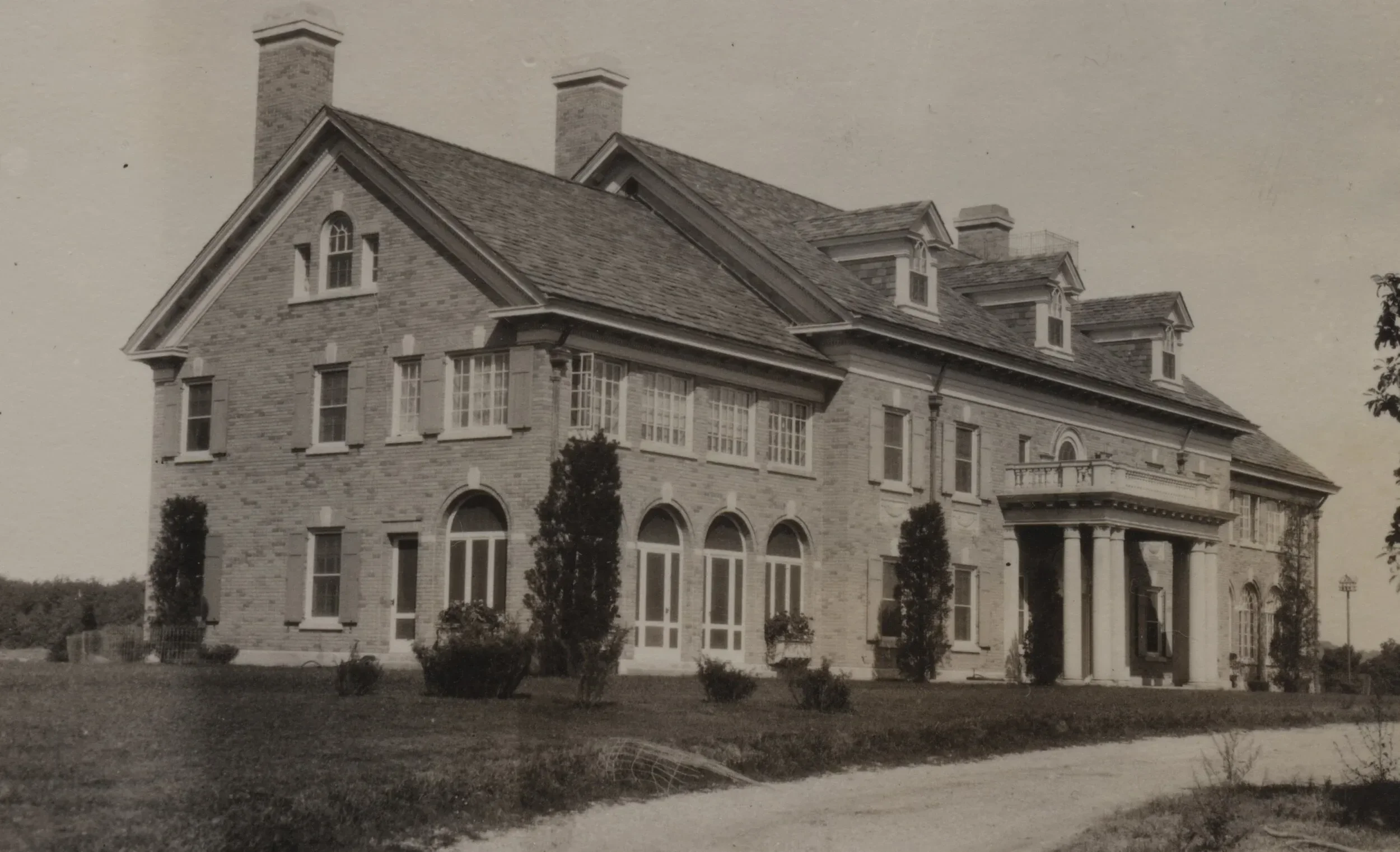 thefeltestate_tour-historic-brick-mansion-arched-windows Thefeltestate Tour Historic Brick Mansion Arched Windows