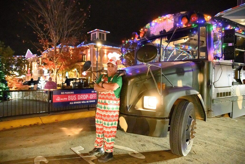 Theredneckbus Tour Festive Bus Driver Nighttime Decorations