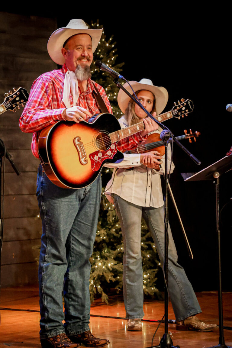 Theshepherdofthehills Tour Musicians Guitar Fiddle Stage