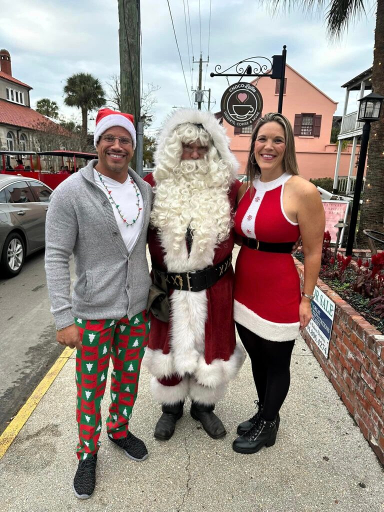 thetastingtours_tour-santa-costumes-holiday-friends Thetastingtours Tour Santa Costumes Holiday Friends