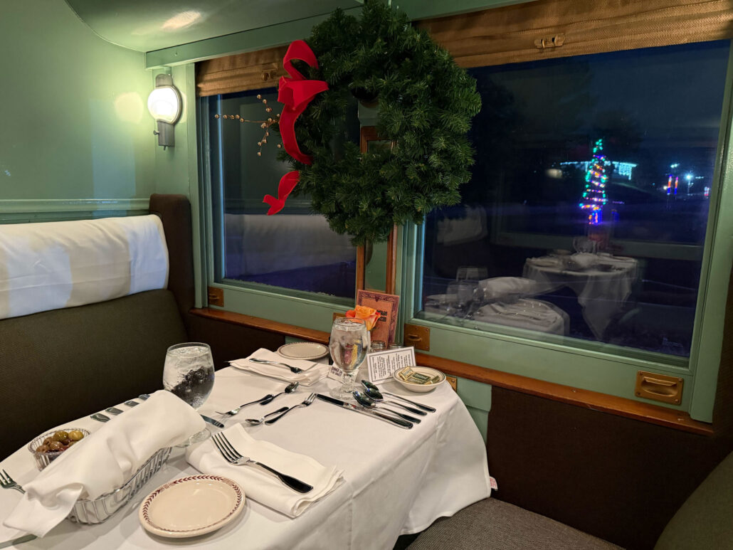 Tvrail Tour Dining Car Christmas Wreath Table