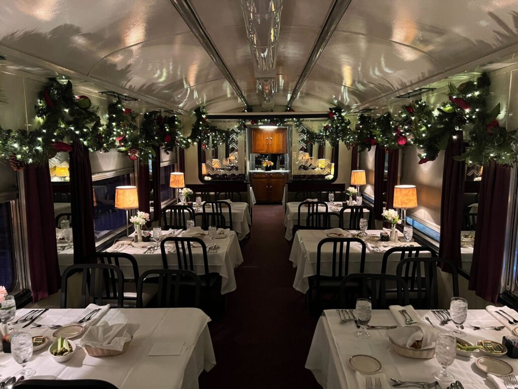 Tvrail Tour Dining Car Holiday Decorations Tables