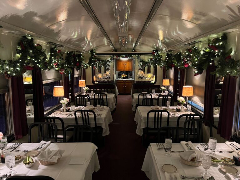 Tvrail Tour Dining Car Holiday Decorations Tables